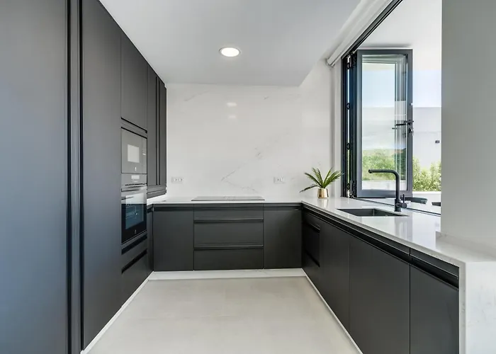 Moderna * إِستيبونا